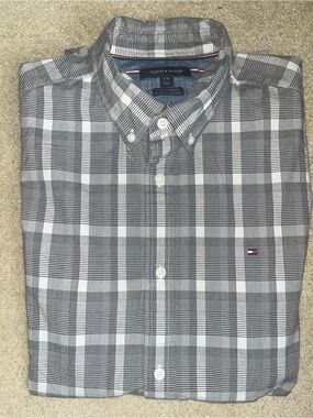 Tommy Hilfiger Gray & White Plaid Short Sleeve Button-Down Shirt